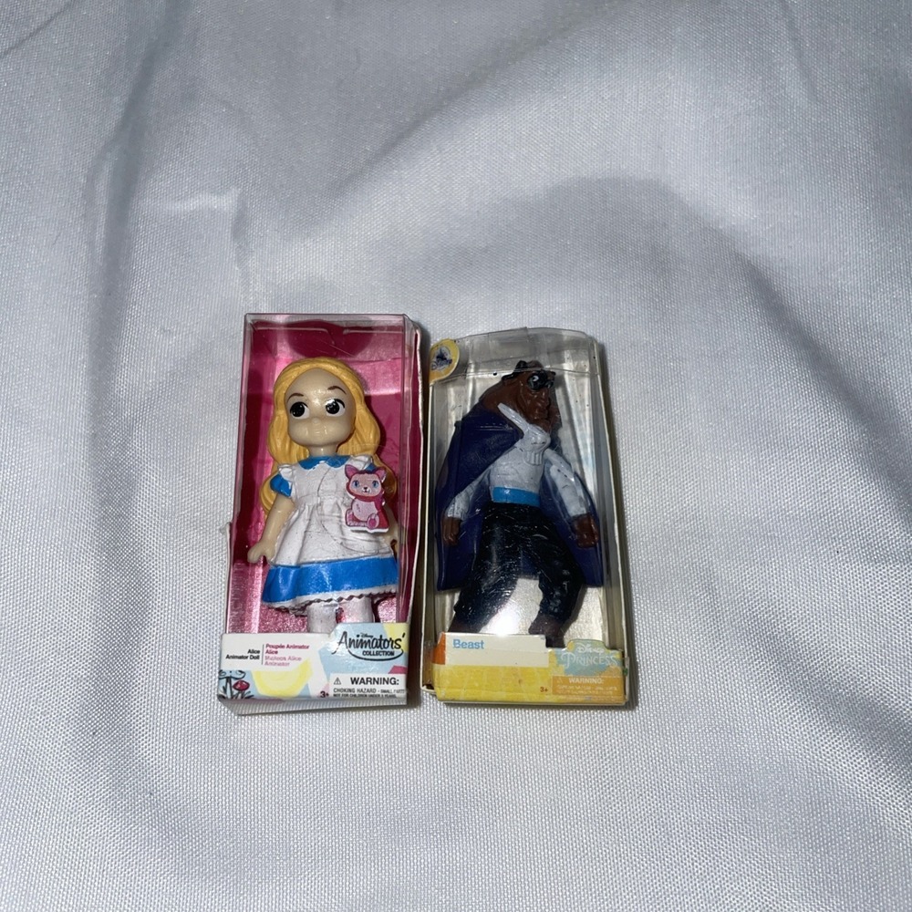 Zuru Mini Brands Disney Dolls #S16